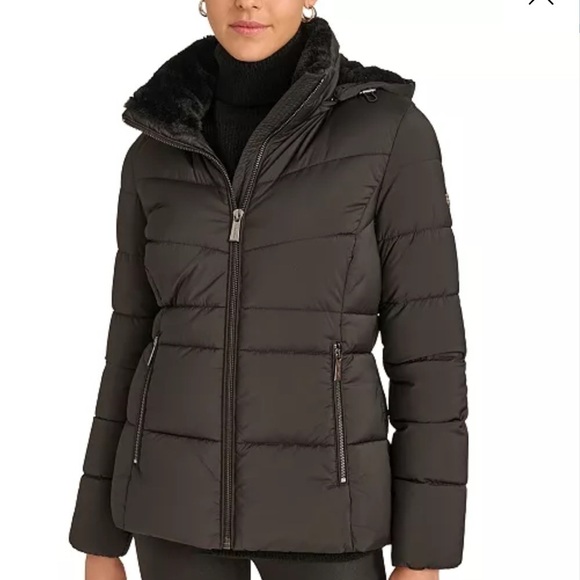 Calvin Klein navy blue and black
Women's Faux-Fur-Lined Hooded Puffer Coat - Picture 1 of 10
